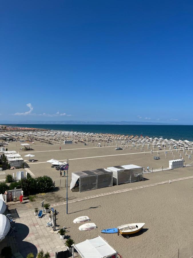 Al Delfino Blu Hotel Margherita Di Savoia Exterior photo